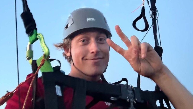 اعطای مدال افتخار کارنگی به کوهنوردی که برای نجات خلبان گلایدر دست به «فری‌سولو» زد